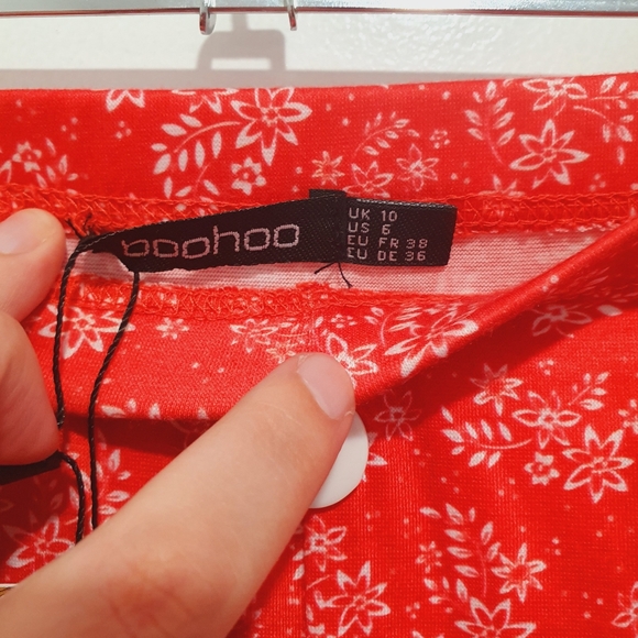 Boohoo size 8 red floral drop hem maxi skirt - Picture 7 of 9